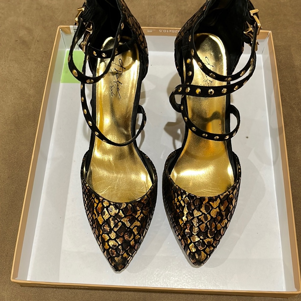 Dazzling Criss Cross Strapped heels